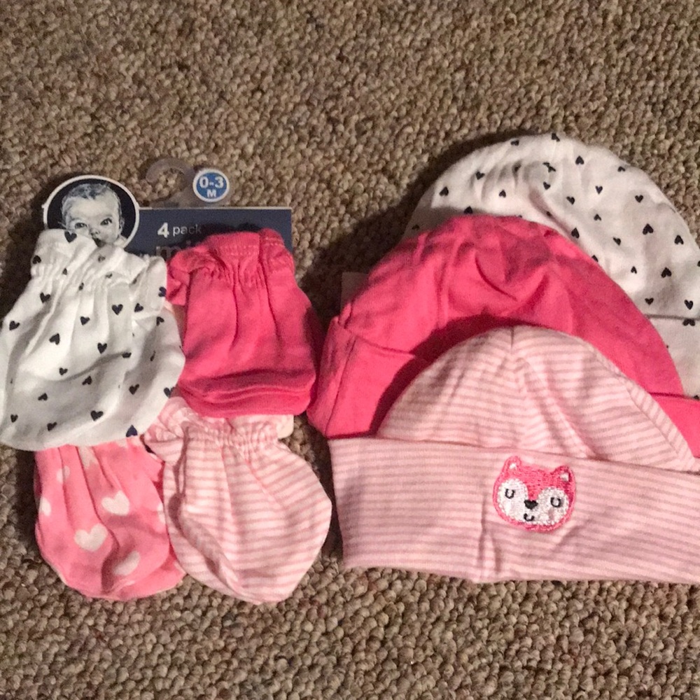Gerber set of mittens and hats fox and hearts